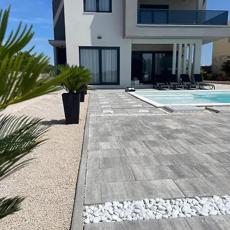 Golden Star Villa *